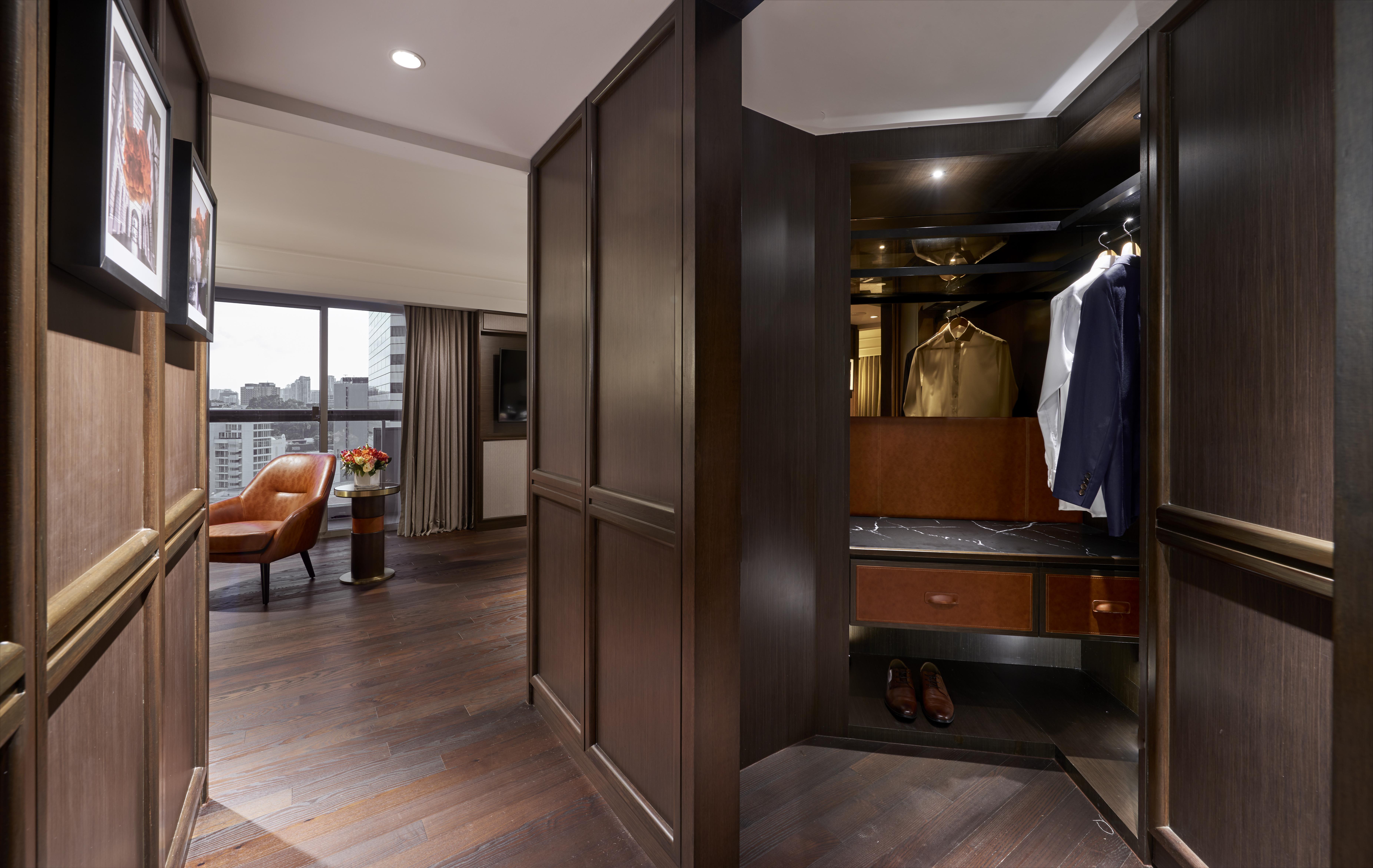 Fairmont Singapore Ξενοδοχείο Εξωτερικό φωτογραφία A walk-in wardrobe